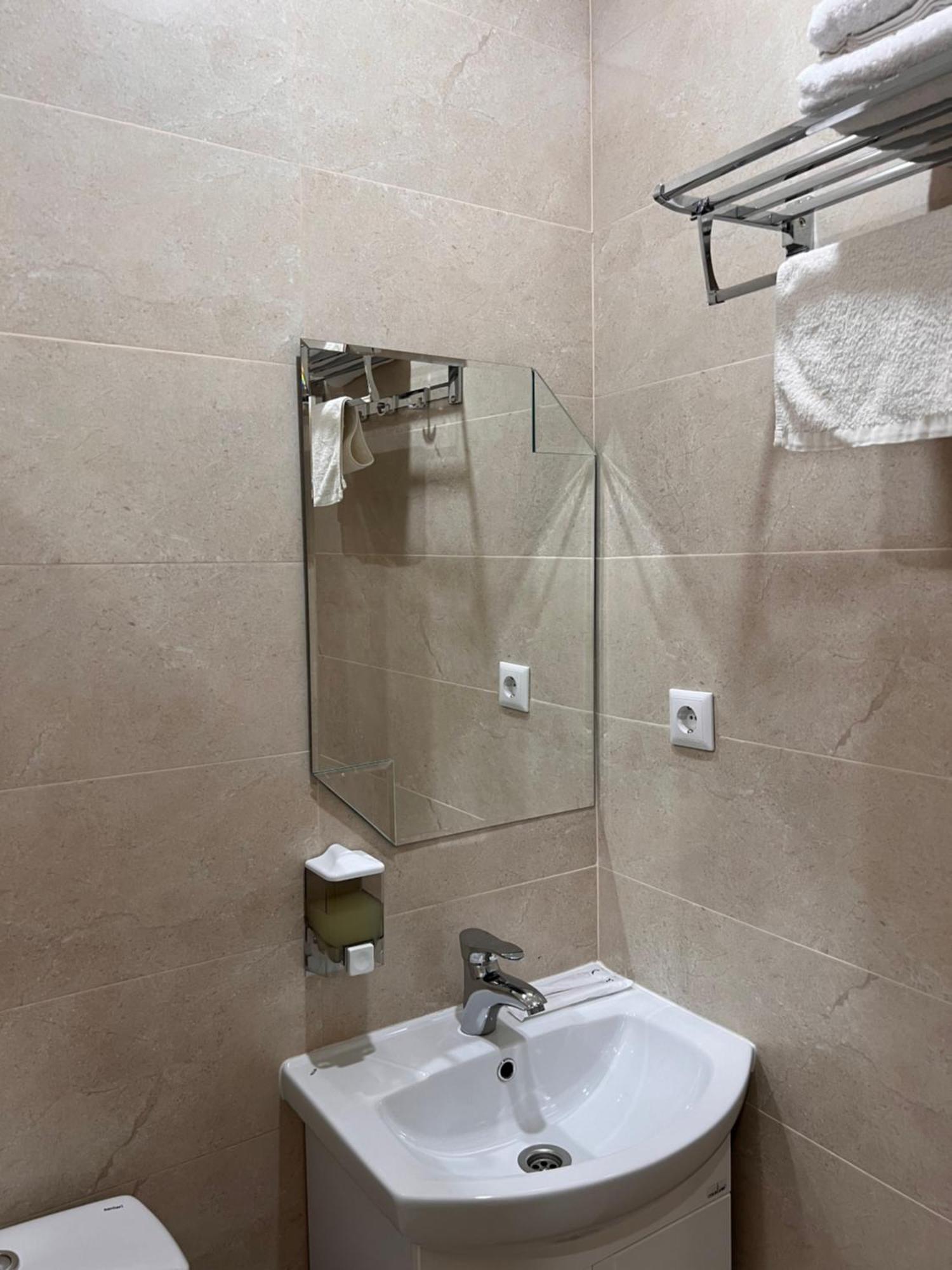 Hotel Гостинично-Банный Комплекс Майами Люкс à Kostanay Extérieur photo
